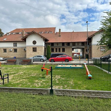 Konde Apartments B Дунайска-Стреда Экстерьер фото