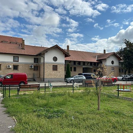 Konde Apartments B Дунайска-Стреда Экстерьер фото