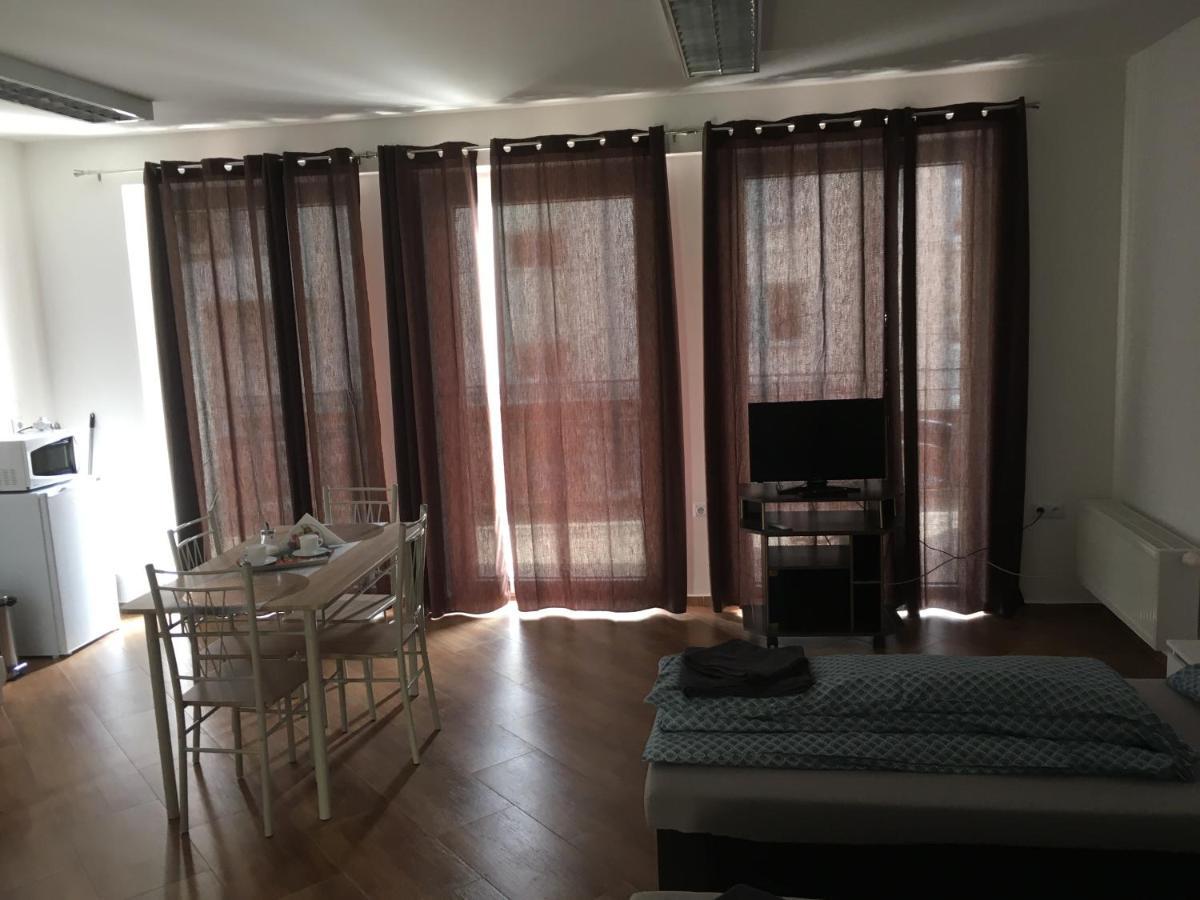 Konde Apartments B Дунайска-Стреда Экстерьер фото
