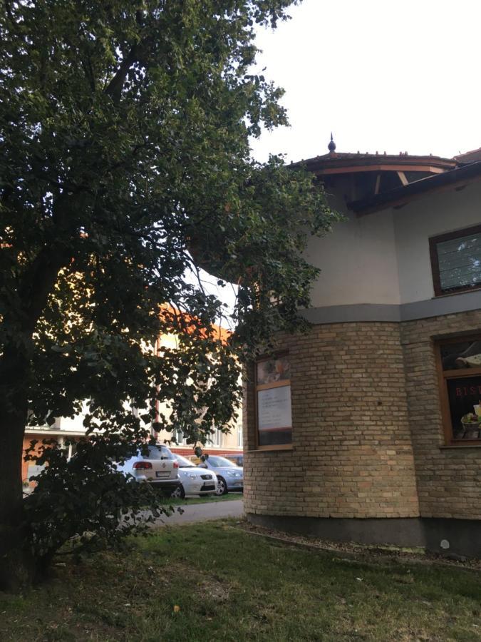 Konde Apartments B Дунайска-Стреда Экстерьер фото