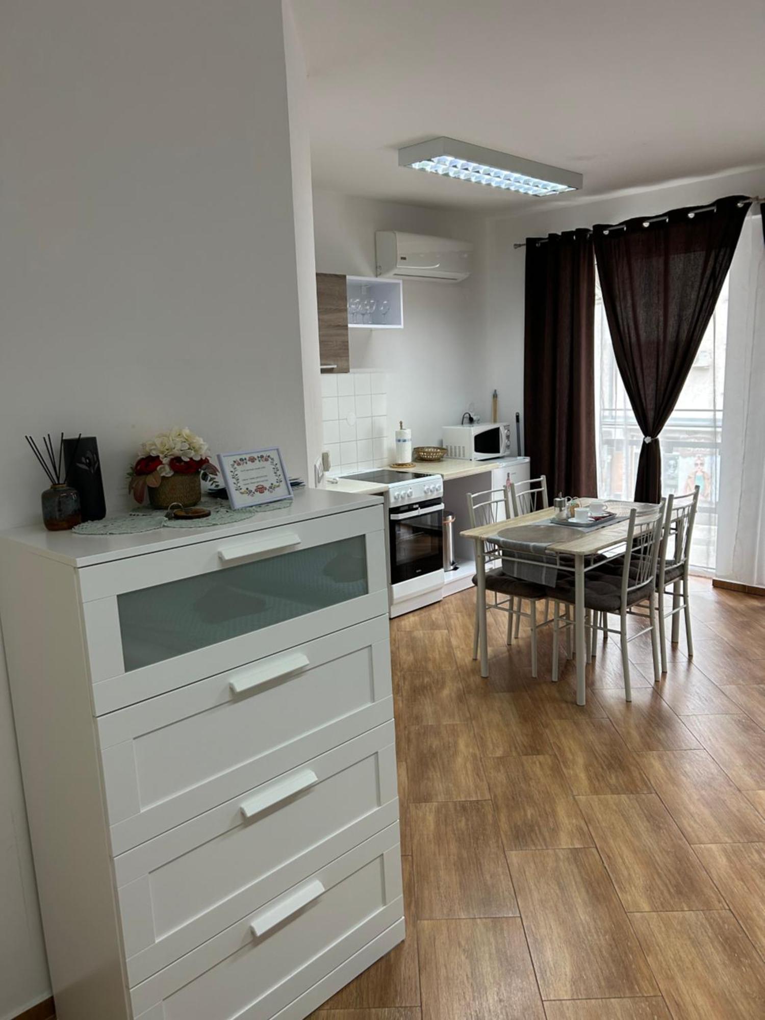Konde Apartments B Дунайска-Стреда Экстерьер фото